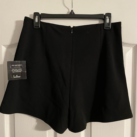 NWT Lulu’s Black Two-piece crop top and skort set - Picture 4 of 6